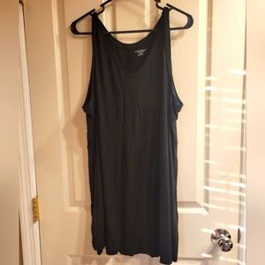 Lane Bryant 26/28 black swing v-neck tank long.